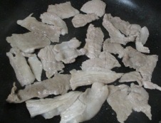 豚肉とナスのポン酢炒め　調理①