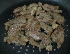 牛肉とピーマンの黒胡椒炒め　調理②
