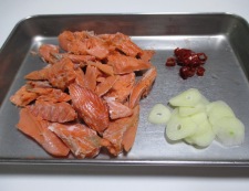 焼き鮭のペペローンチーノ　【下準備】①
