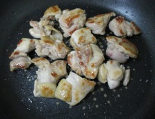 鶏もも肉と焼き豆腐の煮物　調理③