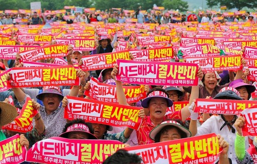 鳥越俊太郎の街頭演説に集まり、集団でお揃いのプラカードを掲げる風景は、韓国で行われている風景と同じだ！