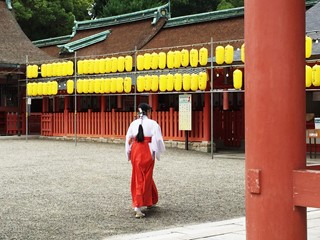 津島神社　巫女さん