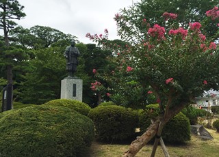 岡崎公園　徳川家康像