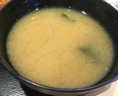 ロースかつ定食（上） 味噌汁