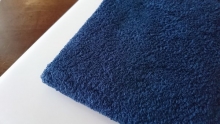 トイレのタオルを青いふわふわの物に変えた (2)