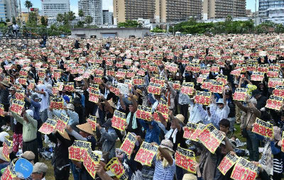 ClTW017UoAAyz沖縄県民大会、６万５千人が追悼 タイムス