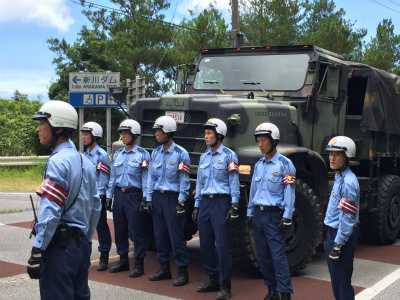 CnskUwHUIAAx米軍写真を守る福岡県警