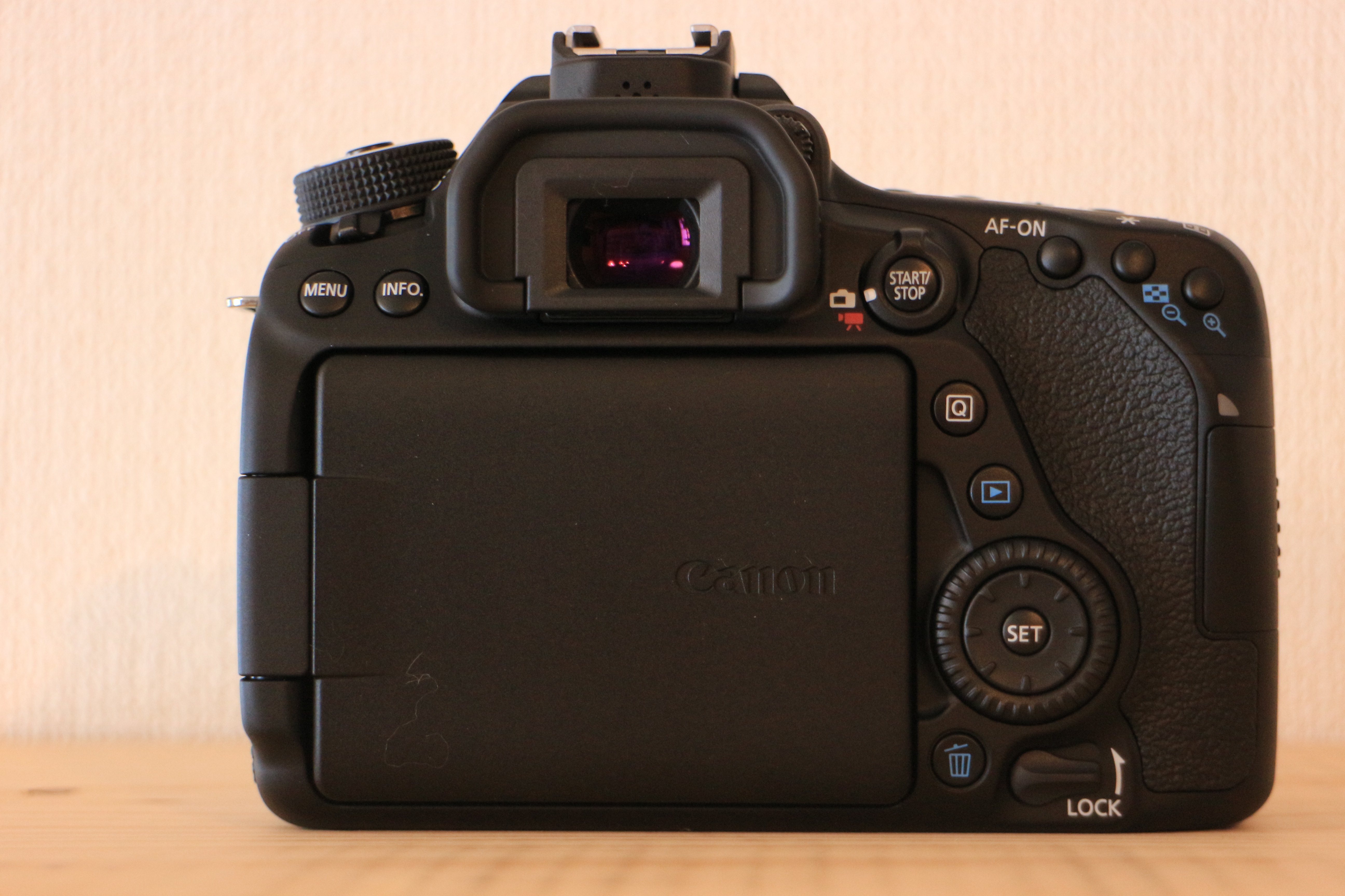 【デジタル一眼レフ】CANON EOS80D をノリと勢いで買ってしまった - カメラ機材