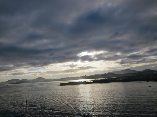 関門海峡の夜明け