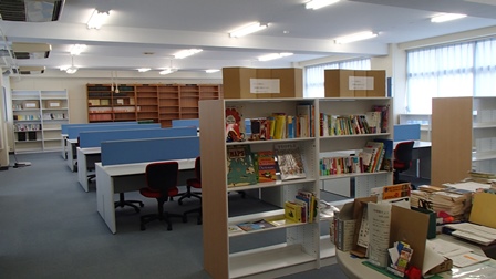 本庄第一中学校　図書室