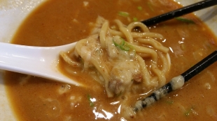 ジョー　濃厚ﾁｰｽﾞﾗｰﾒﾝ　麺 (2)