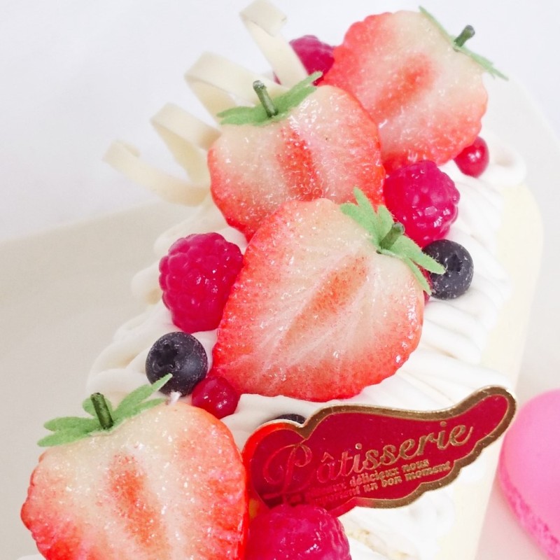 リアルでみずみずしい苺のロールケーキの作り方 ａｂｃクラフトあべのキューズモール ヒロのフェイクスイーツカフェ